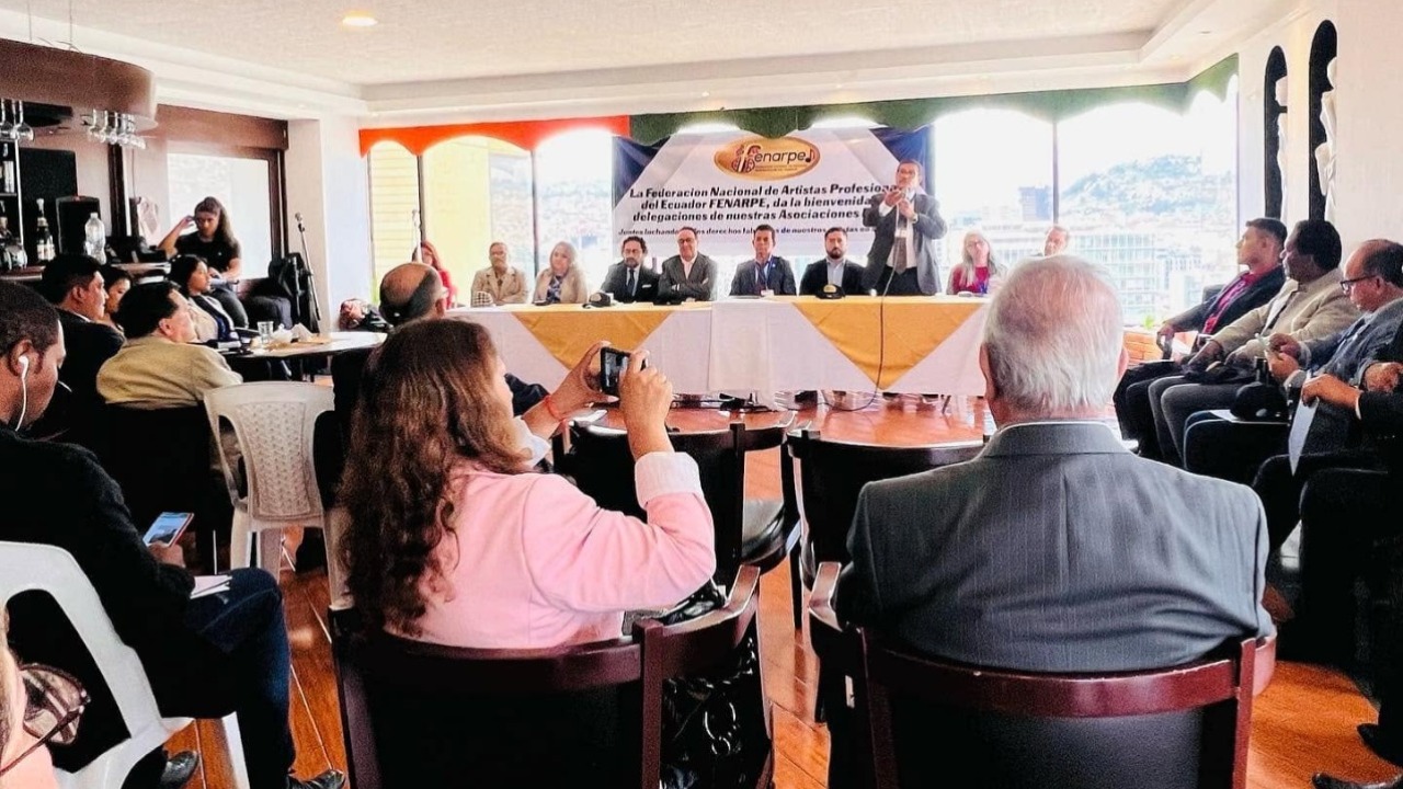 Jorge Pinto participa en diálogo con el sector productivo